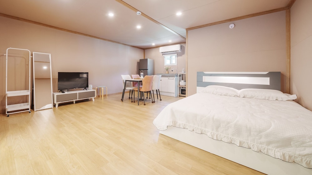 Namhae Chojun Bada Forest Glamping
