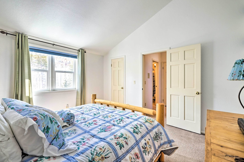 Spacious Brian Head Mtn Getaway w/ Hot Tub! view 5