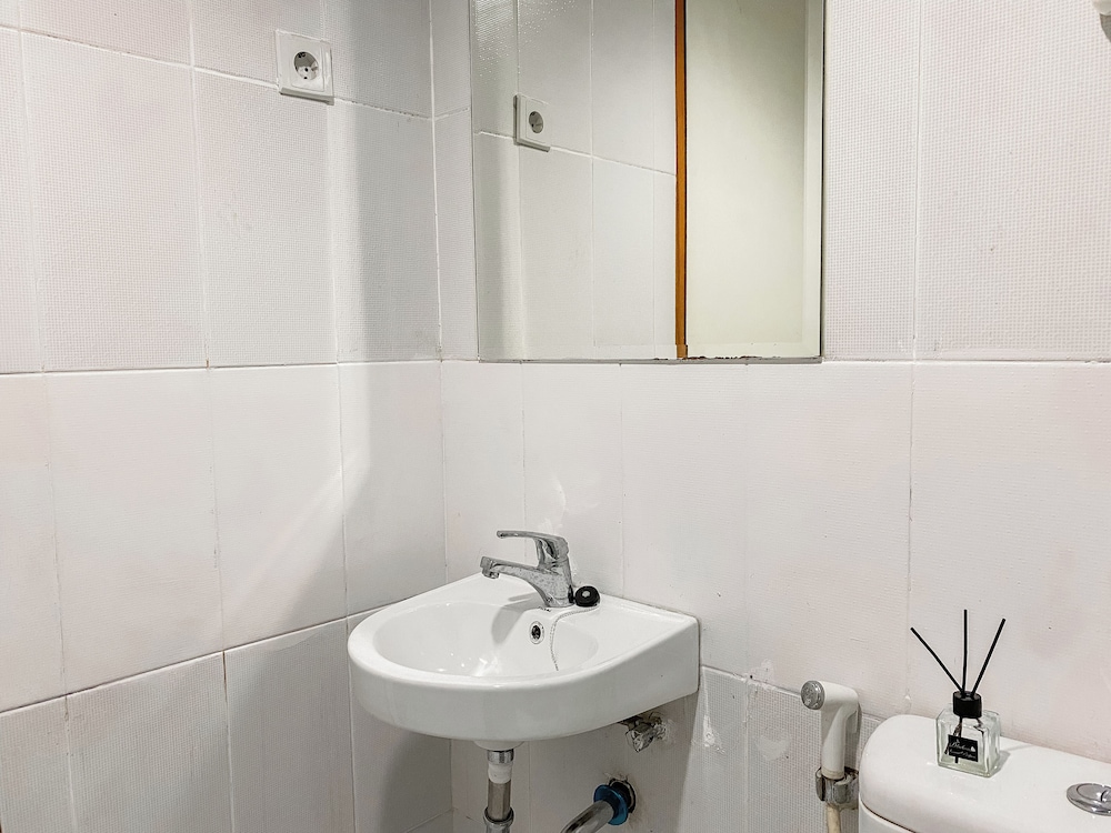 Relaxing And Homey 2Br Cinere Bellevue Suites Apartment