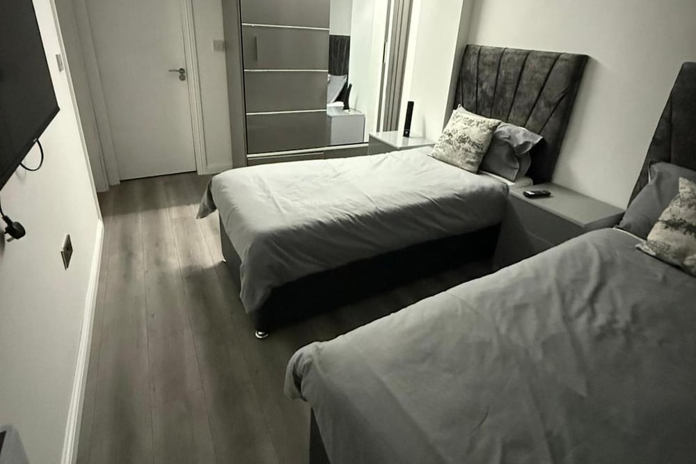 Private 1 Bedroom Apartment - Edinburgh - Sleeps 2