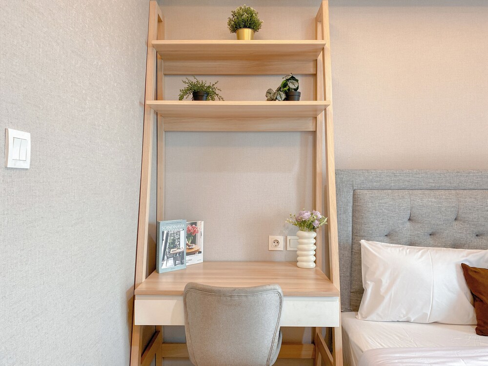 Nice And Elegant Studio At Bintaro Embarcadero Apartment