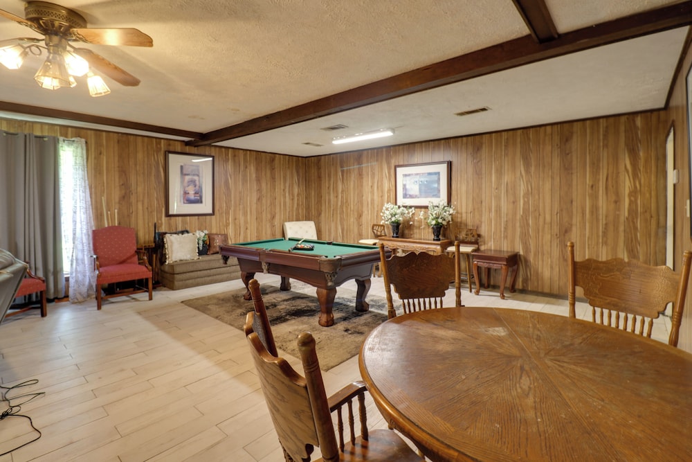 5 Mi to Bellhaven: Spacious Getaway in Jackson
