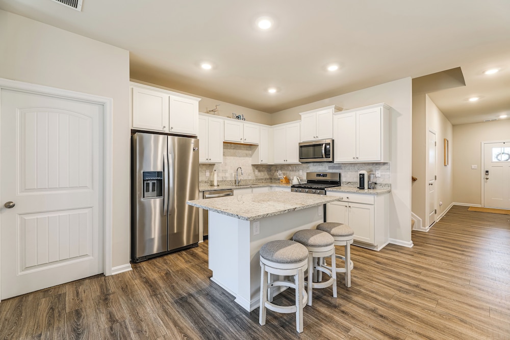 5 Mi to Bethany Beach: Townhome w/ Pool!