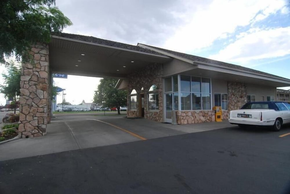 Econo Lodge Inn & Suites Vernal near Dinosaur Monument