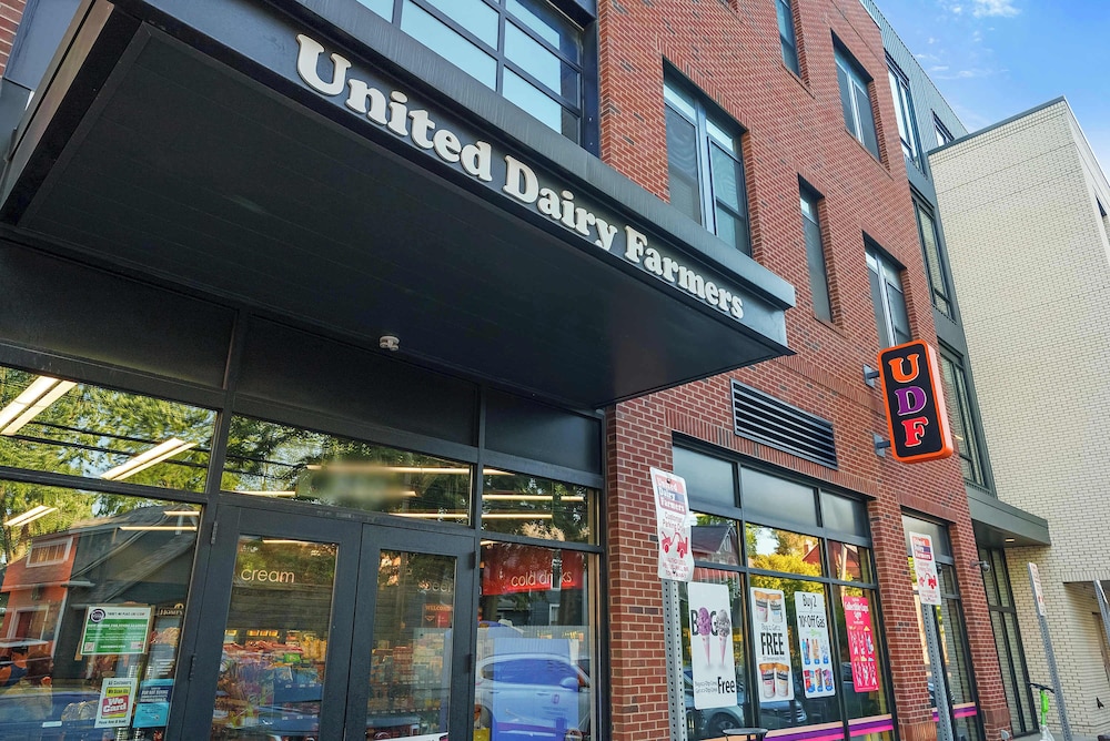 The Luxe Pearl Residences 870 - Image 5