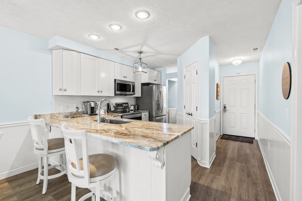 River Oaks 12b 2 Bedroom Condo