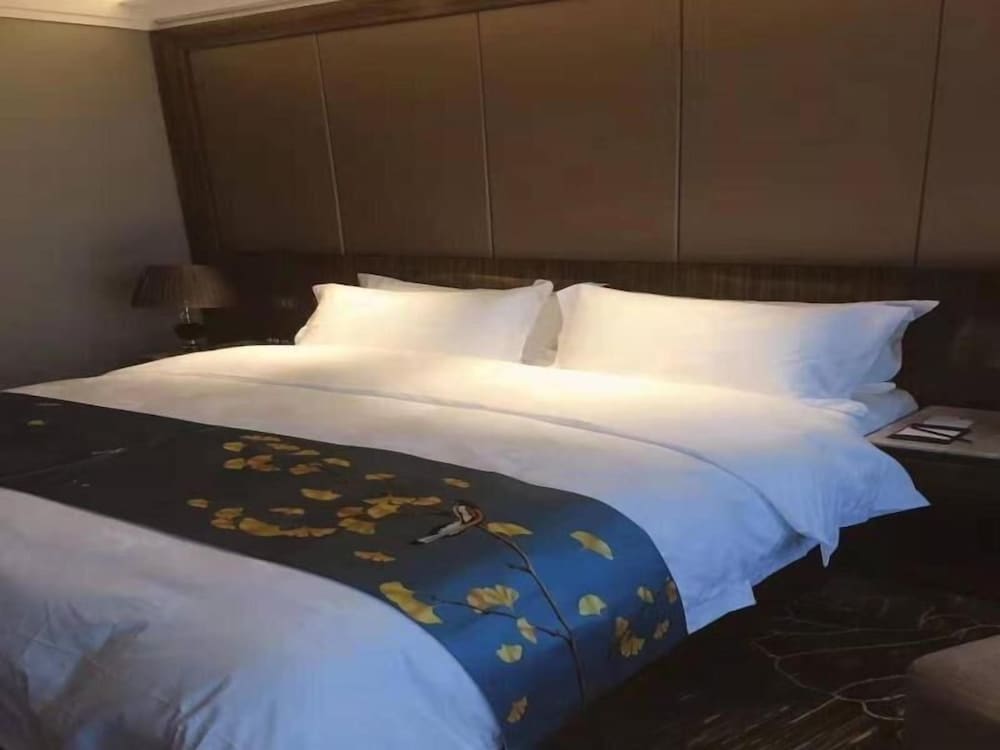 GreenTree Huainan Tianjiaan Square Guangchang road Hotel