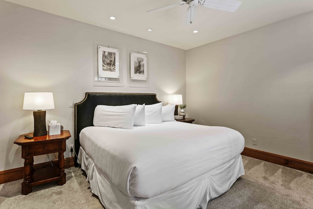 6565 Lookout Drive - Four Bedroom with Spa 4 Condo