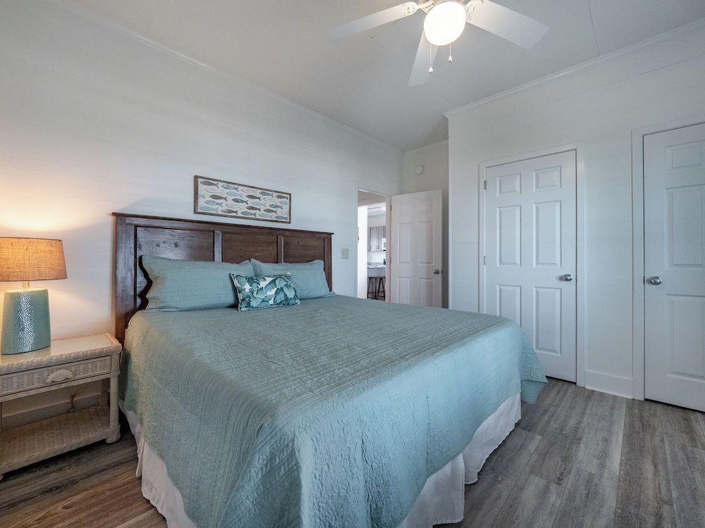 Green Dolphin by Topsail Realty