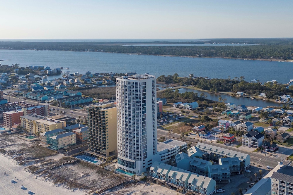 Gulf Views & Pools: Beachfront Island Tower Condo