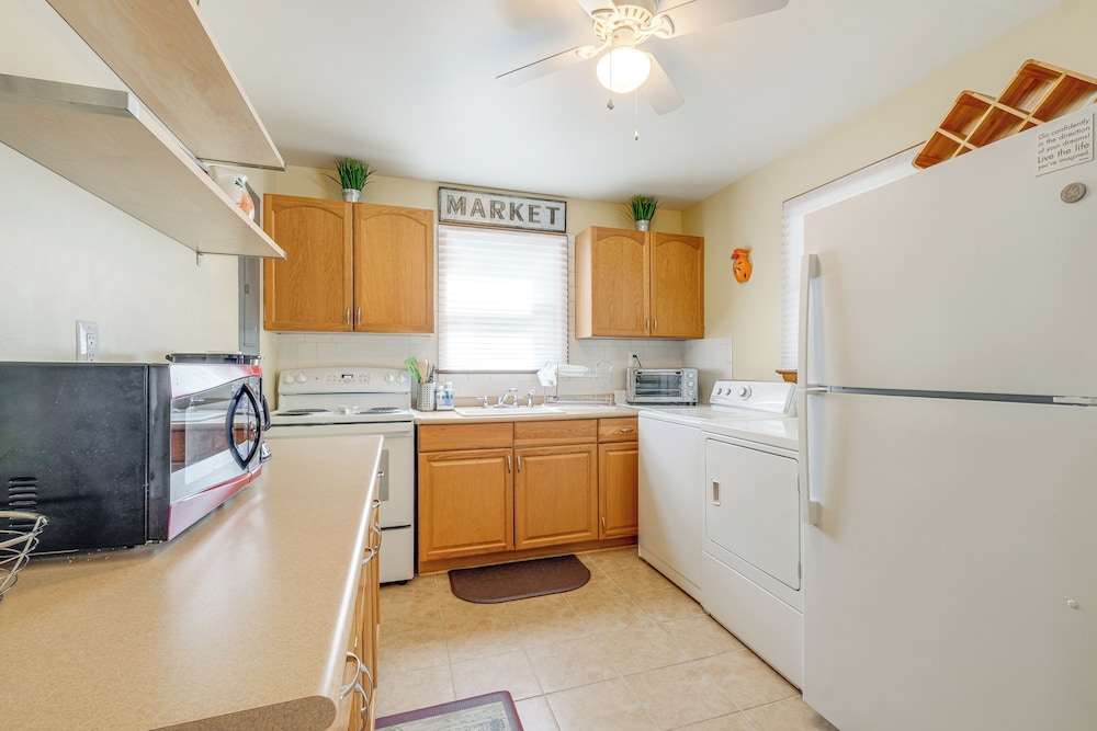 < 1 Mi to Colonial Beach: Coastal Gem w/ 2 Porches