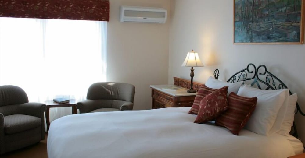 Rossmount Inn view 3