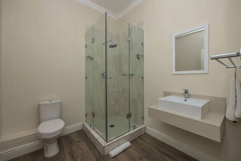 Cape Legacy - Stunning Studio Suite view 5
