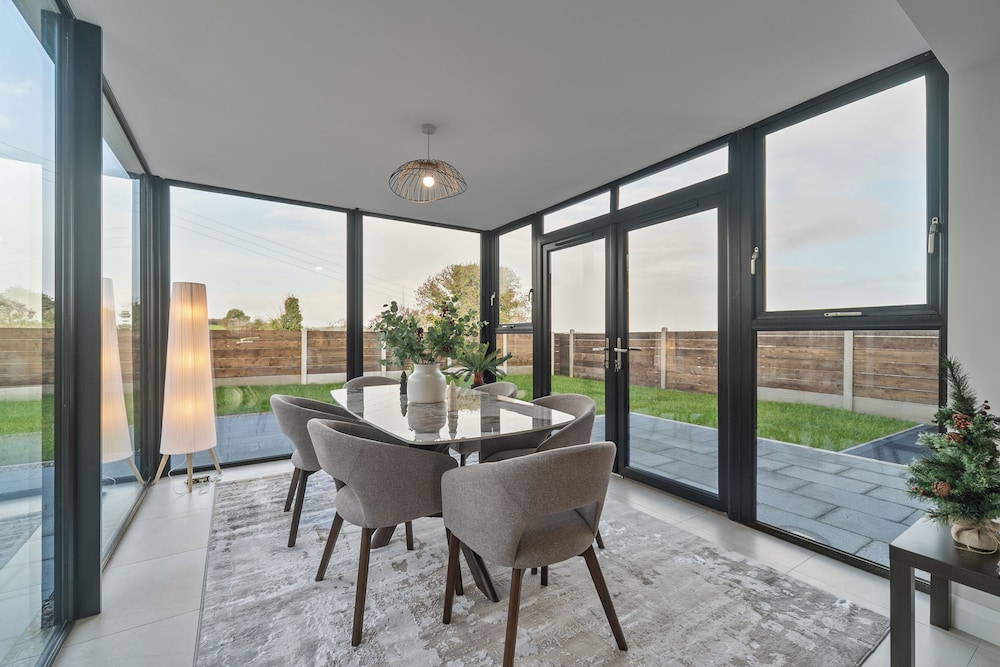 Modern Entire Home Retreat in Newry