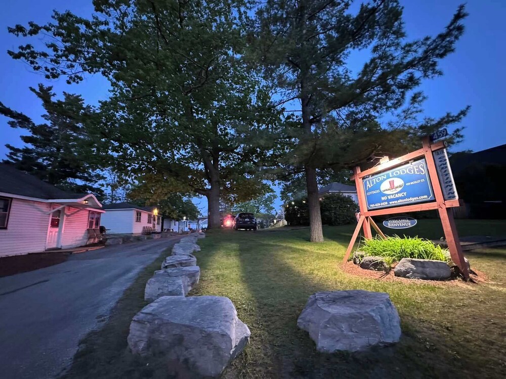 Alton Lodges