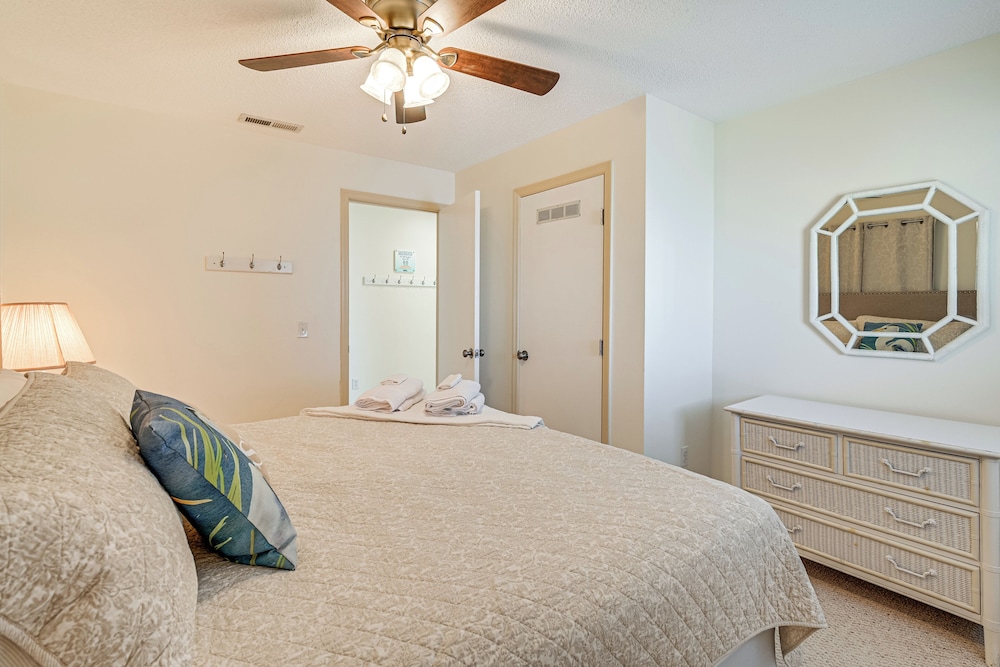 Oceanfront Condo w/ Pool Access in Surfside Beach!