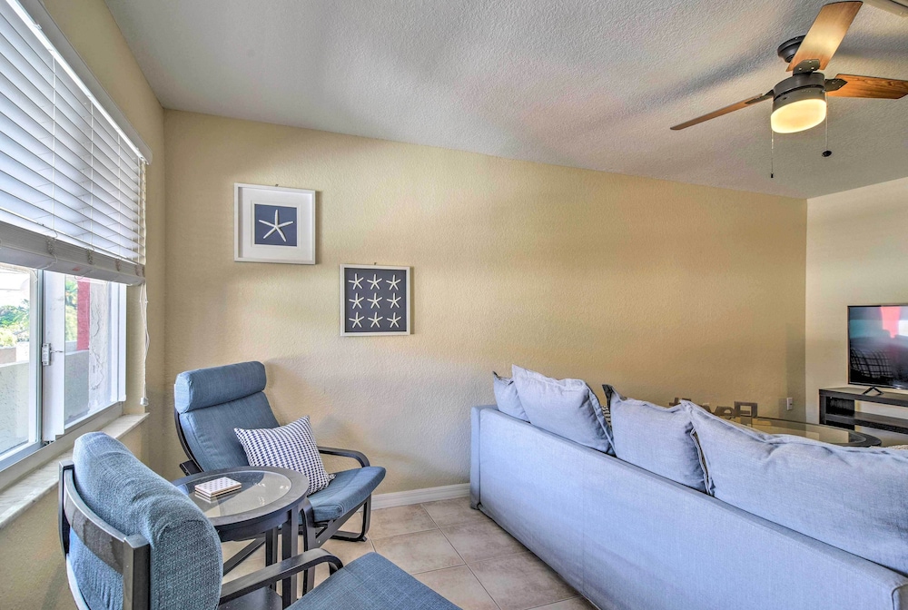 Sunny Indian Rocks Beach Condo: Steps to Gulf!