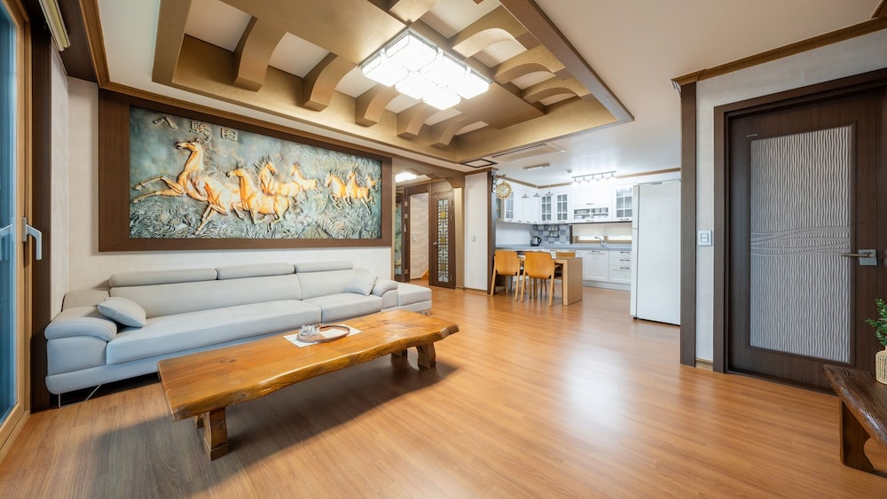 Jigeum Yeosu Ocean View Pension