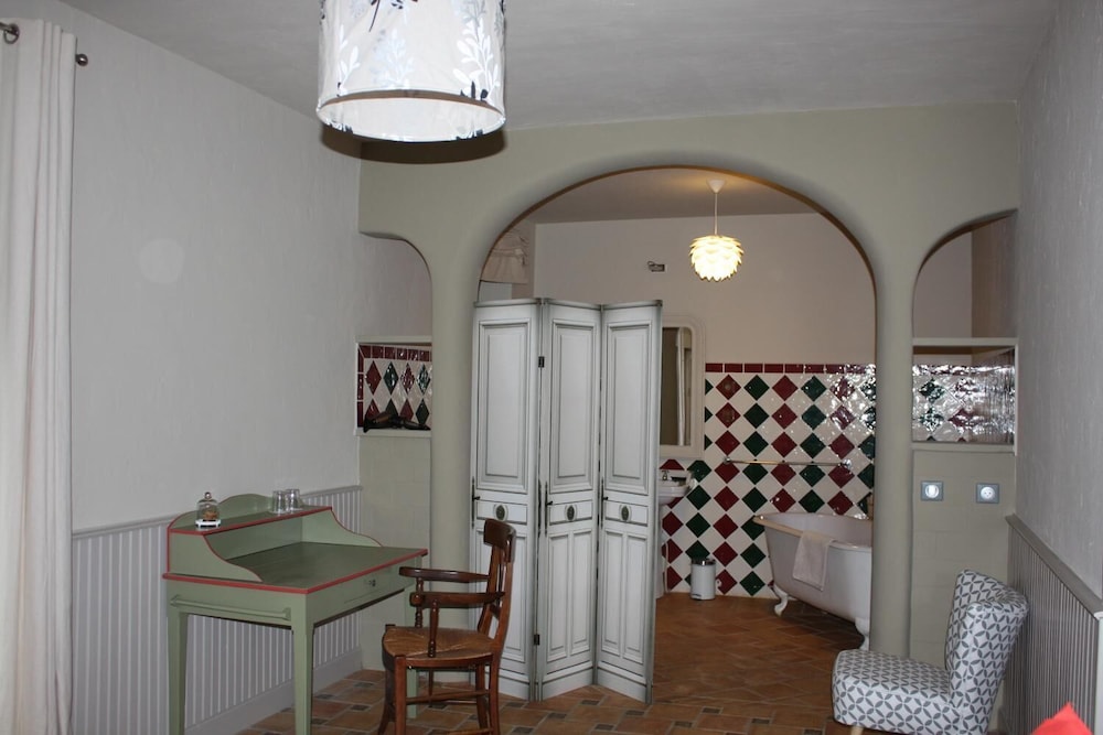 Bed in Bellongue