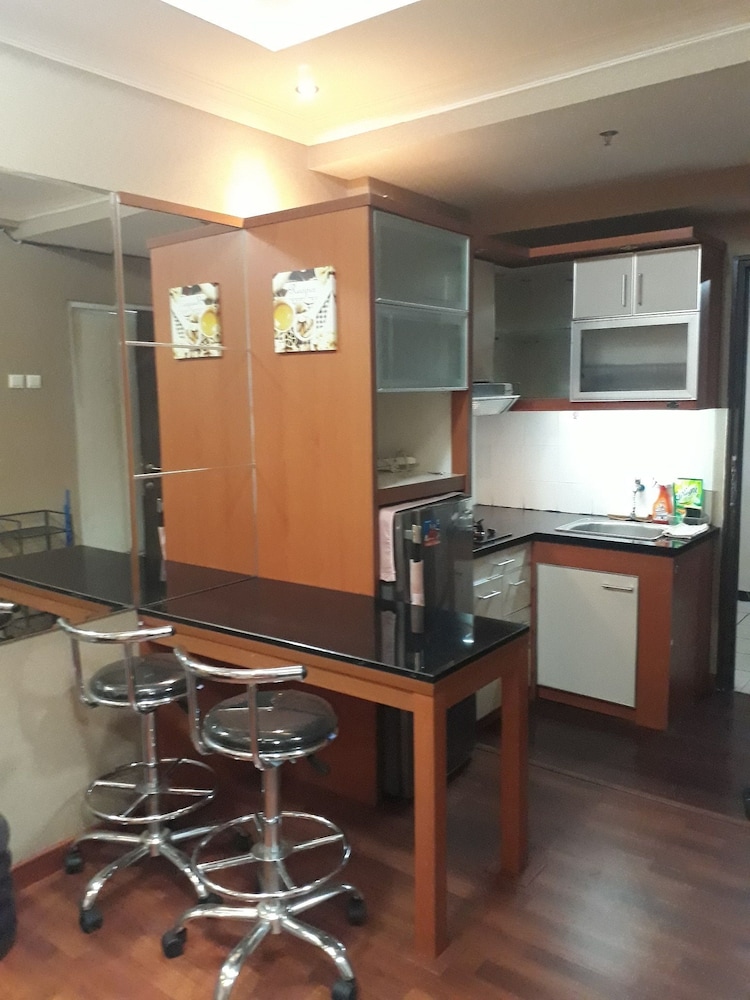 Apartment The Suites Metro by Herlan view 5