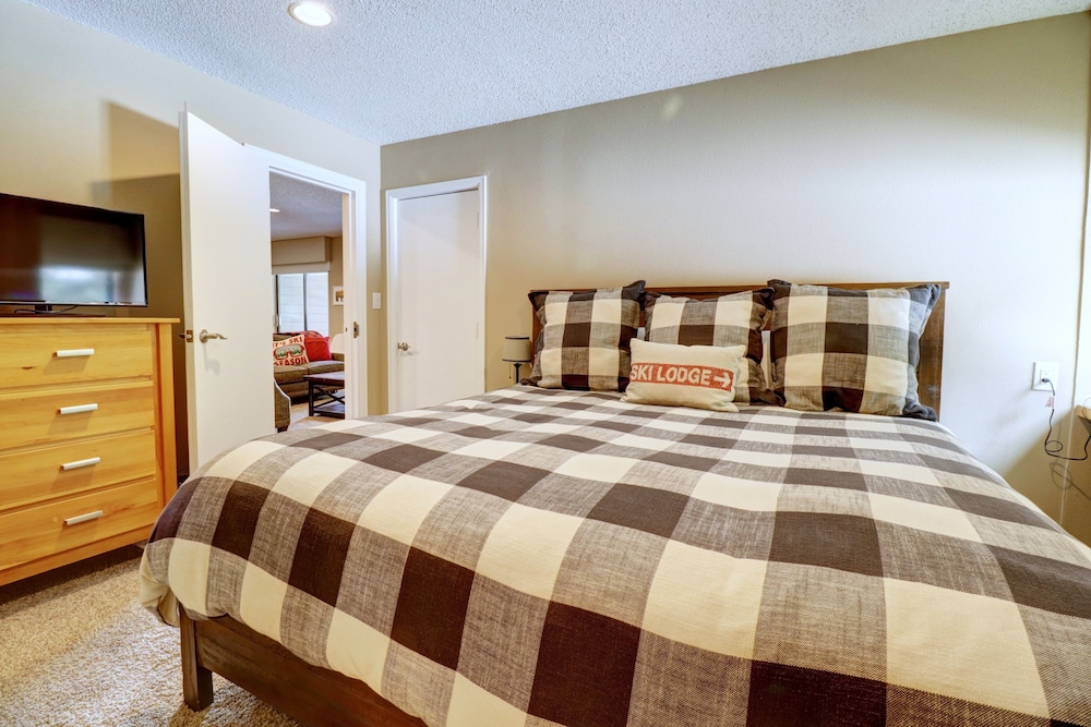 Ski-In Ski-Out Center Village Condo Indoor Parking - CM216 by Redawning view 4