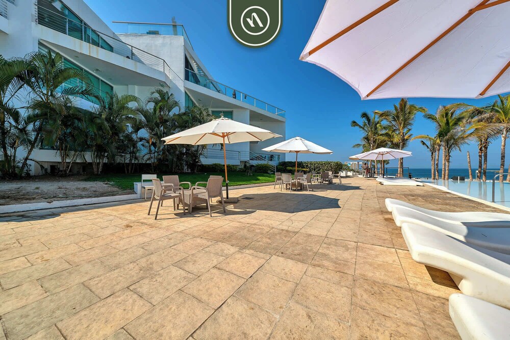 Beachfront 2BR Condo With Pool and Beachclub