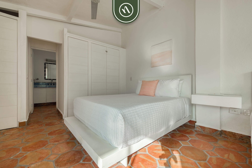 2 BR Condo Right - Romantic Zone - Private Rooftop