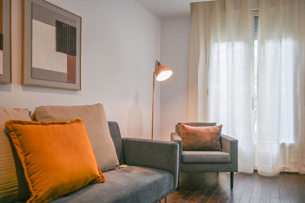 M Sen1692 Amplio Apartamento con Balc n en Calle