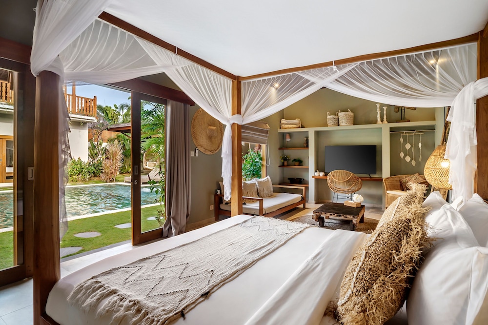 Villa Nabi by Alfred in Bali - New Family 5BR Villa Next to Seminyak Beach