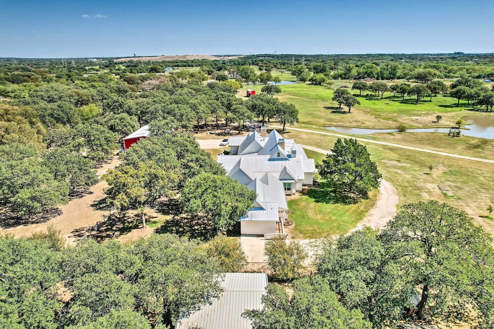 12 Mi to Tcu: Fort Worth Cottage w/ Farmland Views view 5