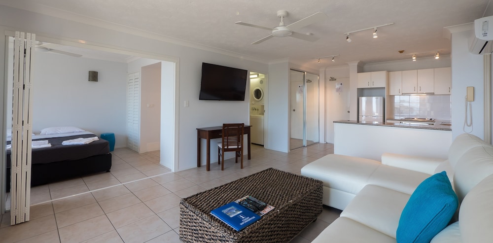 Alexander Holiday Apartments - Image 3