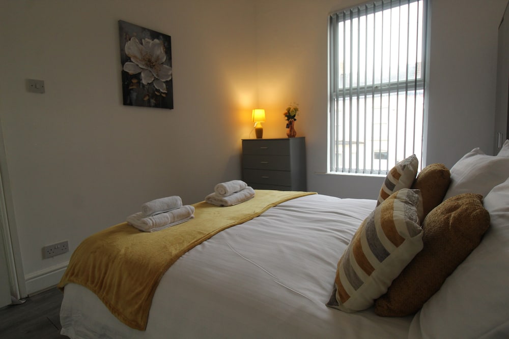Sefton House by Smart Corporate Stays