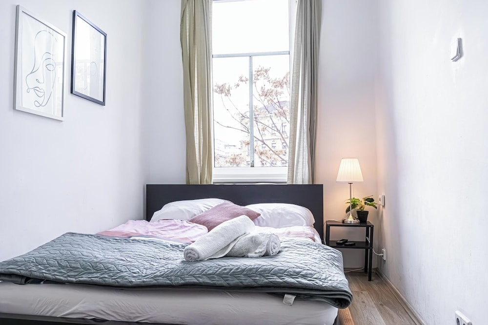 Cozy Room Shared Apt Millennium Tower