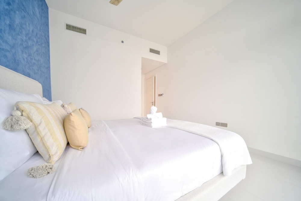 Luxury Sea View Living on Emaar Beachfront