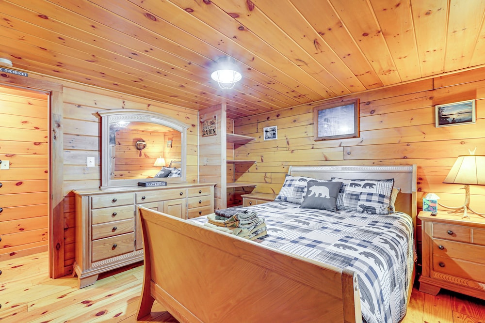 Waterfront Anglers Oasis in The Maine Highlands!