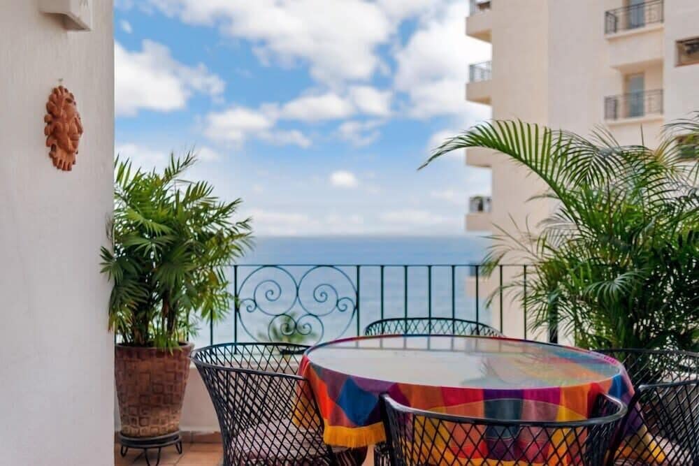 Ocean View 2Br Condo-balcony-beach-pool - 902