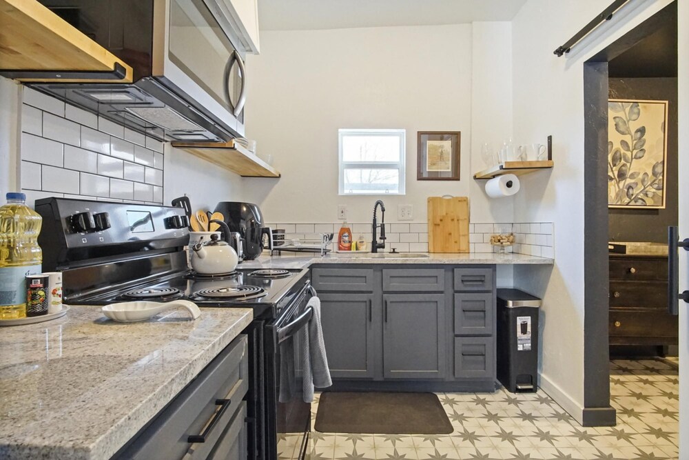 Oklahoma City Vacations - 3-story 6-bedroom 4 Bathrooms 3min-asian Dist - Property Image 80