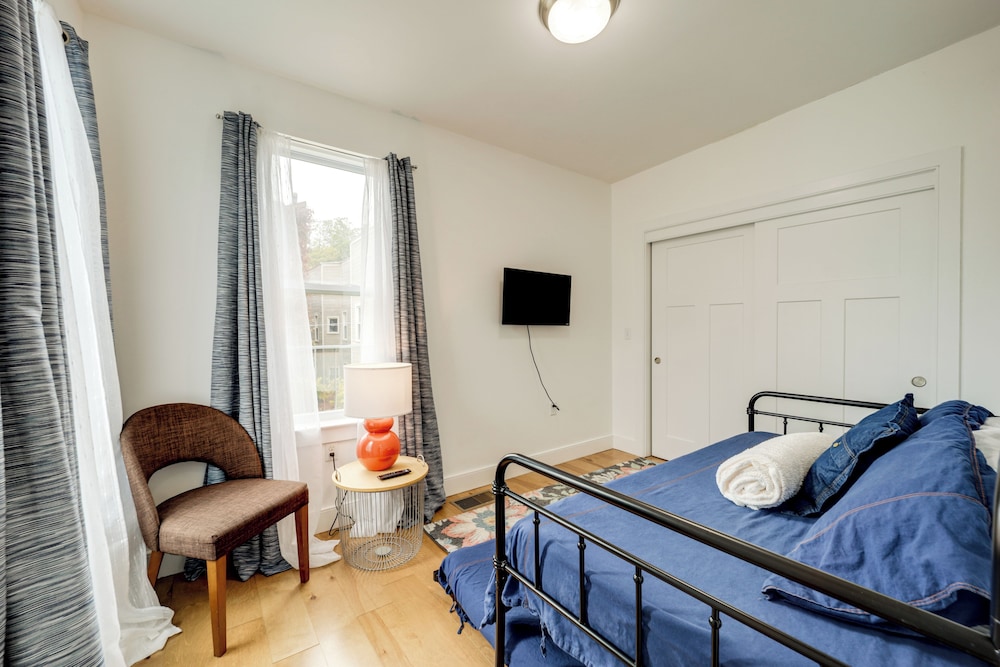 Queen City Charm Near University & Hospitals!