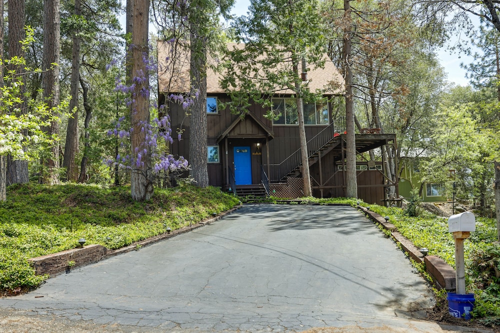 Hike, Bike & Golf: Peaceful Cabin in Twain Harte! view 3
