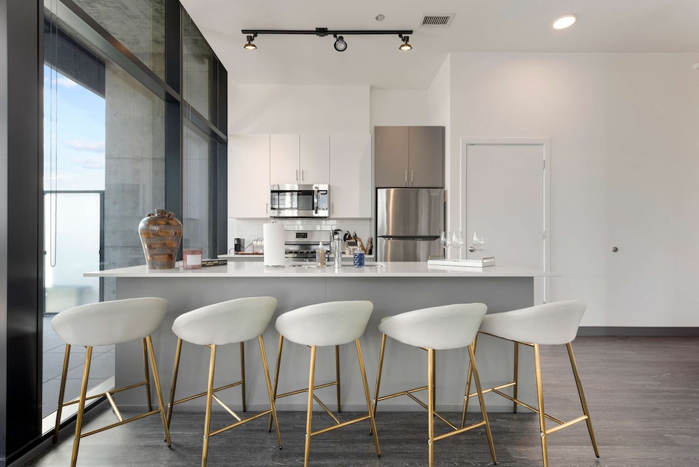Cloud9 6 apt for 30ppl Fulton Market The Nouveau