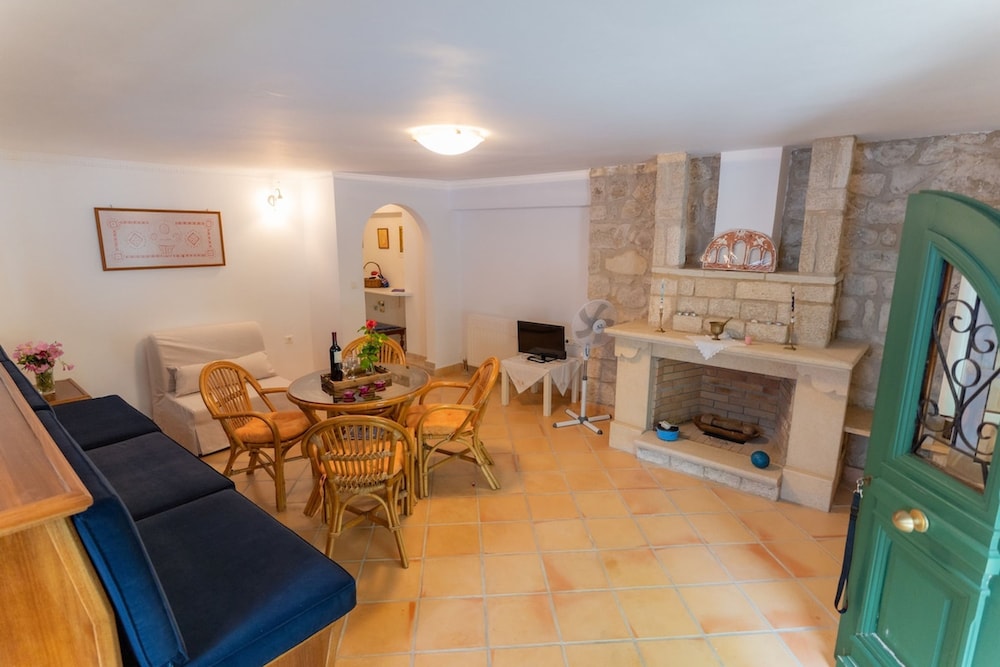 Peris Independent Stone Apartment for 3