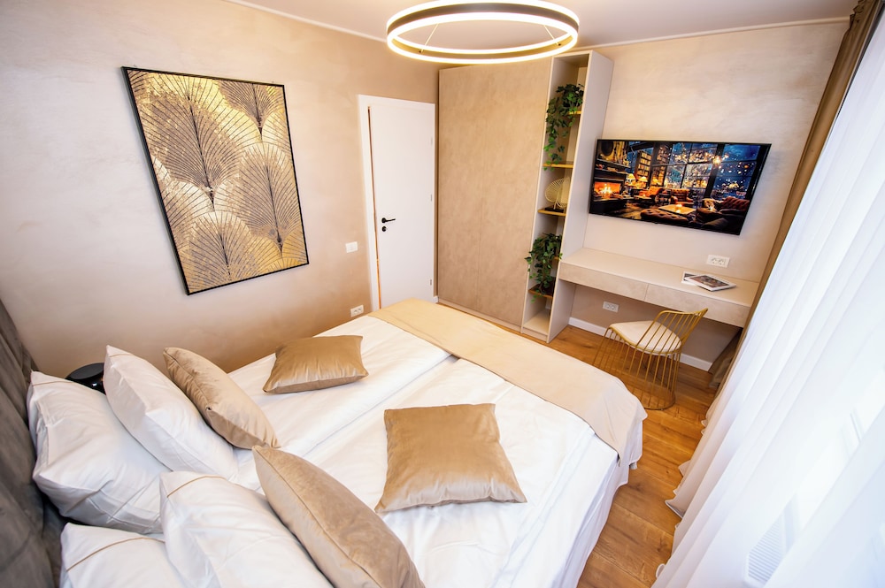 Sakura - One Bedroom Apartment - Next to Victoria Avenue and Cismigiu Park