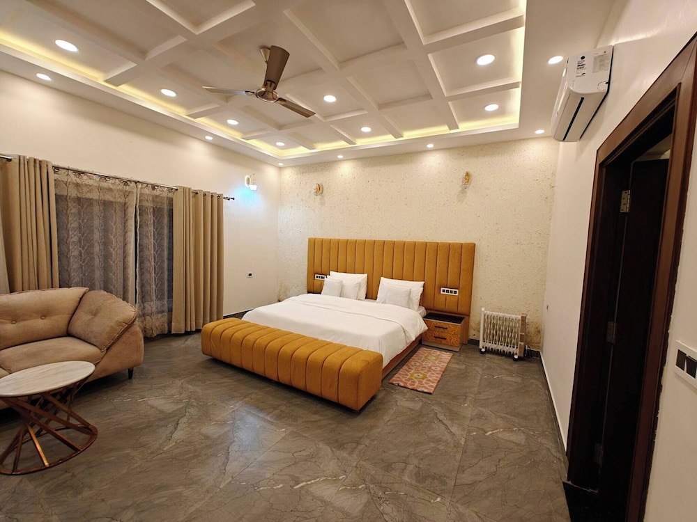 The Paradise - Luxury 3BR Villa Near the Airport in Dehradun