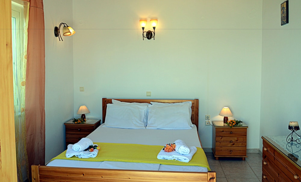 Manos Apartments