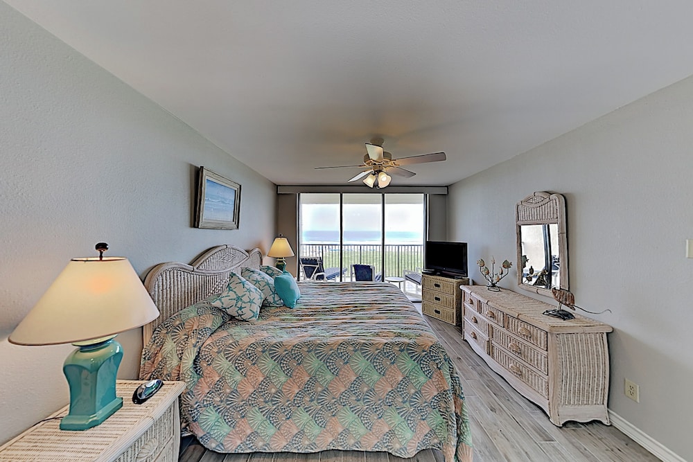 Gulf-front 2BR w/ Resort Amenities, Beach Access