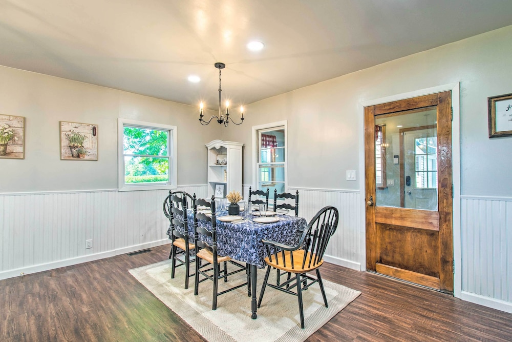 Beautifully Restored Farmhouse in Marshall! view 3