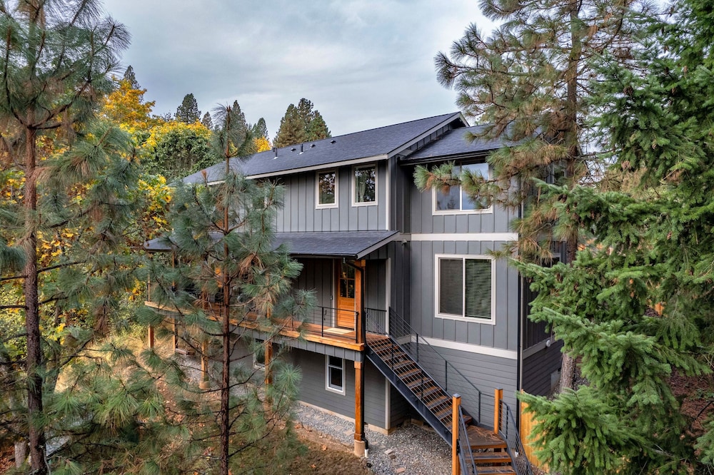 Evergreen Retreat Ab 30 Night Minimum 4 Bedroom Home