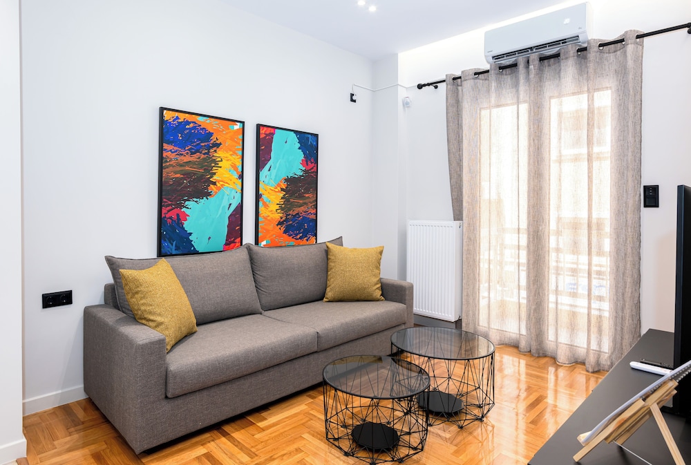 Stylish 2BR flat near hospital & metro