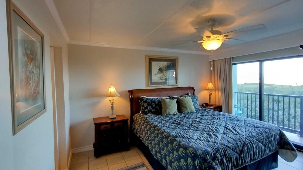 Continental 101 Minium 2 Bedroom Condo by RedAwning view 2