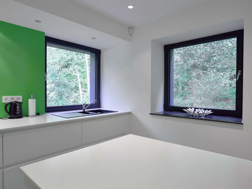 Jalhay Pondside Forest Home